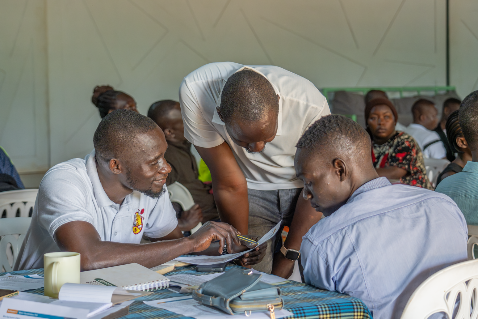 Facilitator mentoring entrepreneurs around the table